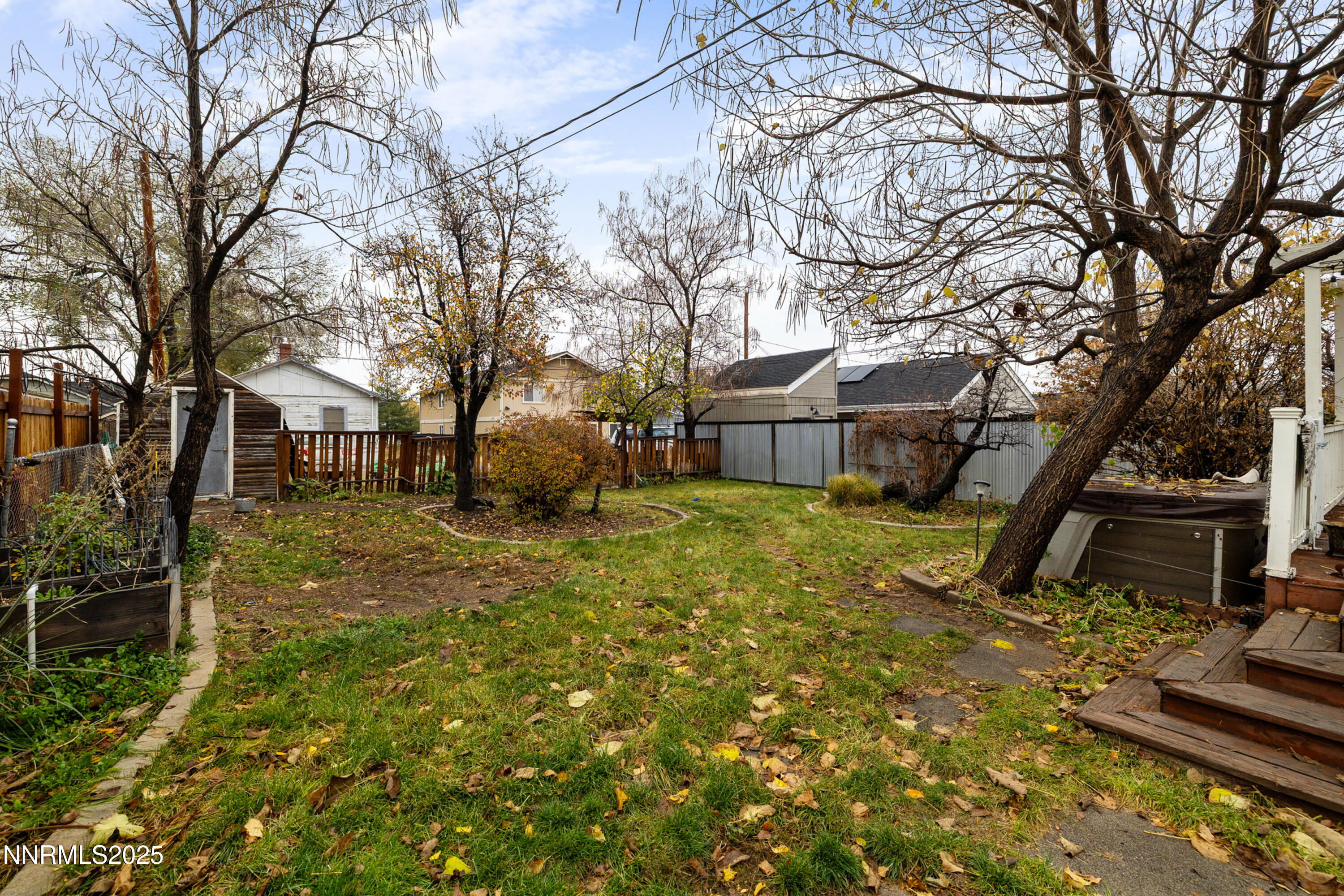 948 Washington Street Reno, NV 89503 - Photo 28 of 29 a backyard of a house with table and chairs