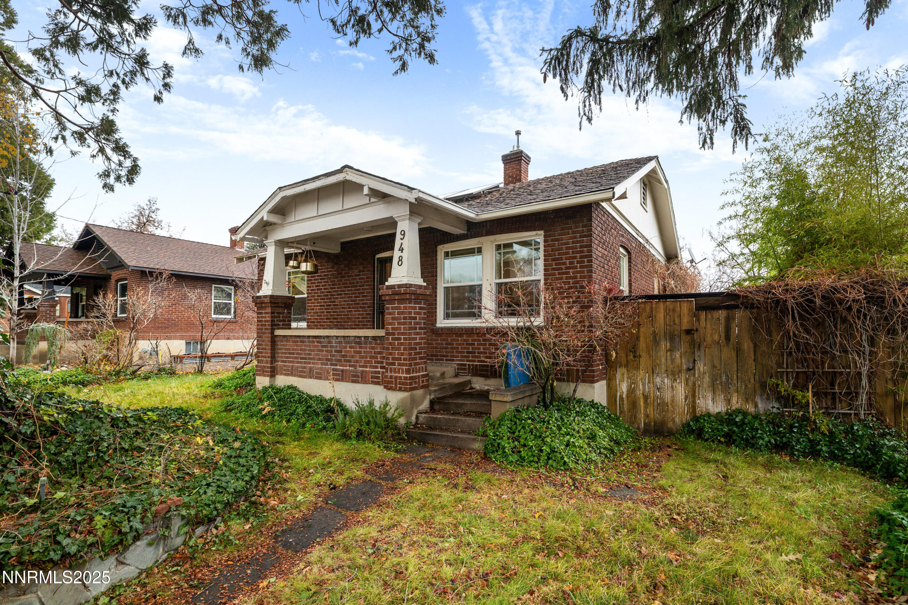 948 Washington Street Reno, NV 89503 - Photo 8 of 29 a front view of a house with garden