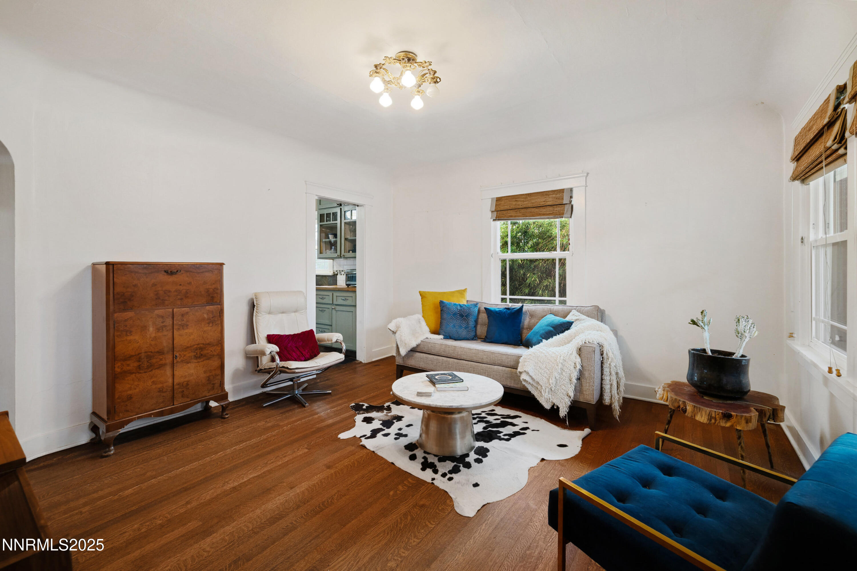948 Washington Street Reno, NV 89503 - Photo 10 of 29 a living room with furniture and wooden floor