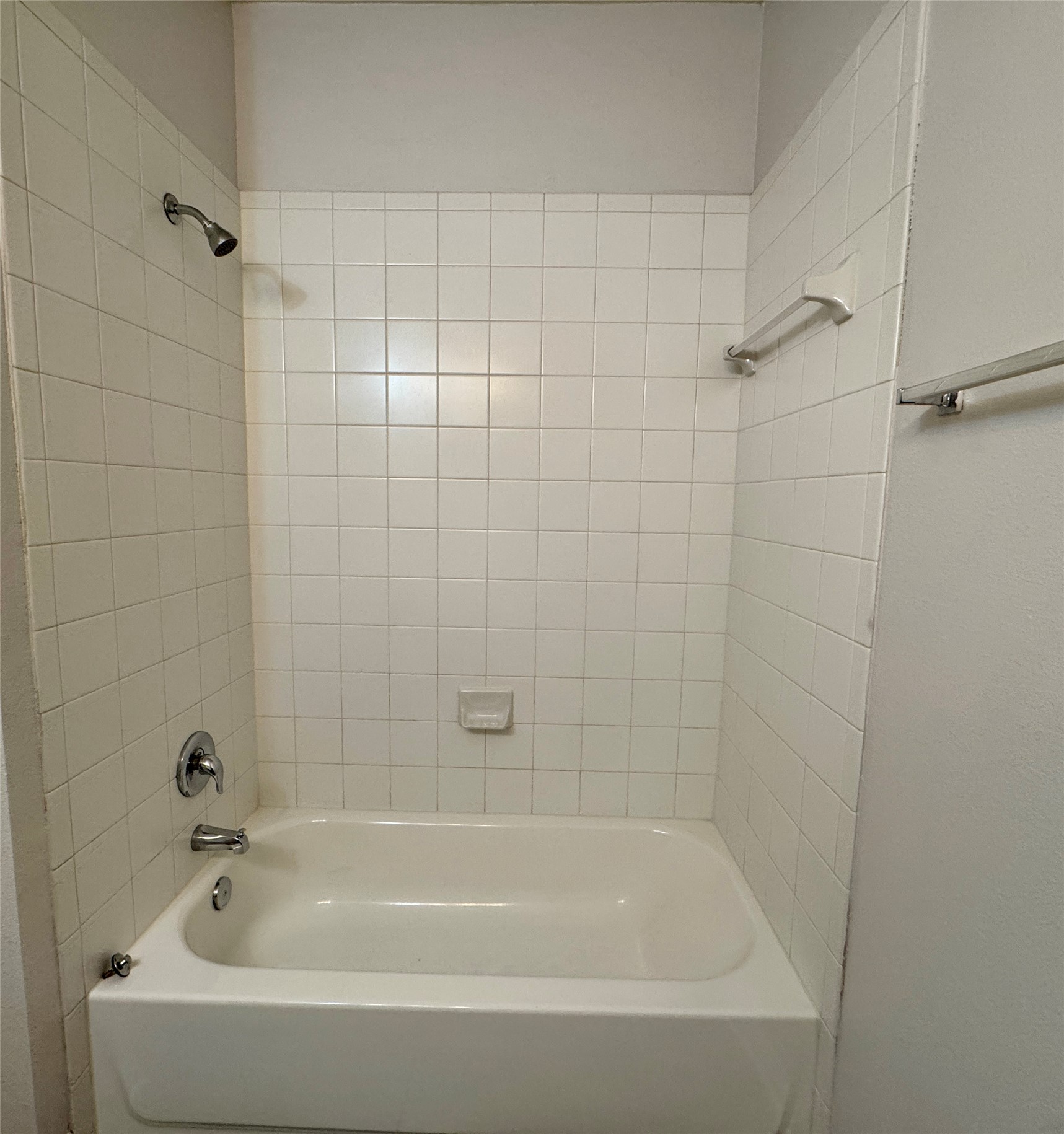6814 East Riverside Drive, Unit 25 Austin, TX 78741 - Photo 17 of 26 Full bath with tub / shower combination