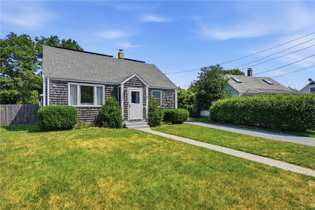 25 King Road Middletown, RI 02842 - Photo 4 of 44