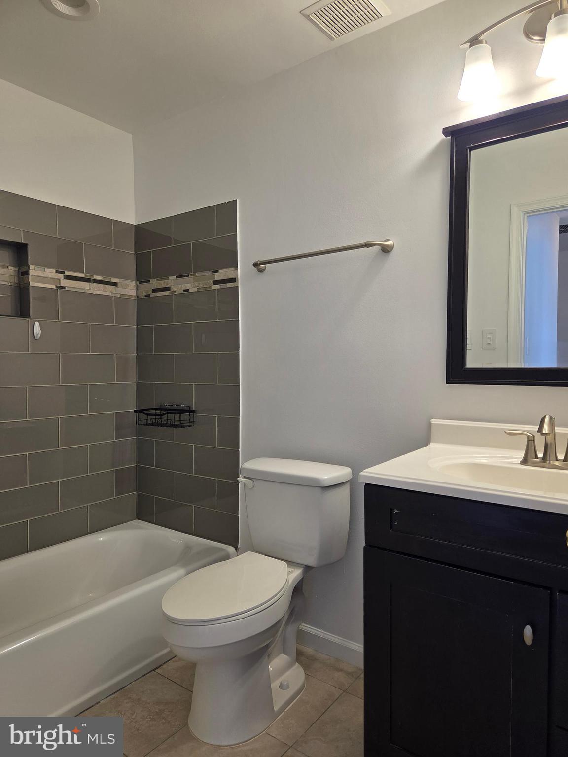 17381 Sligo Loop Dumfries, VA 22026 - Photo 21 of 35 a bathroom with a toilet a sink and bathtub