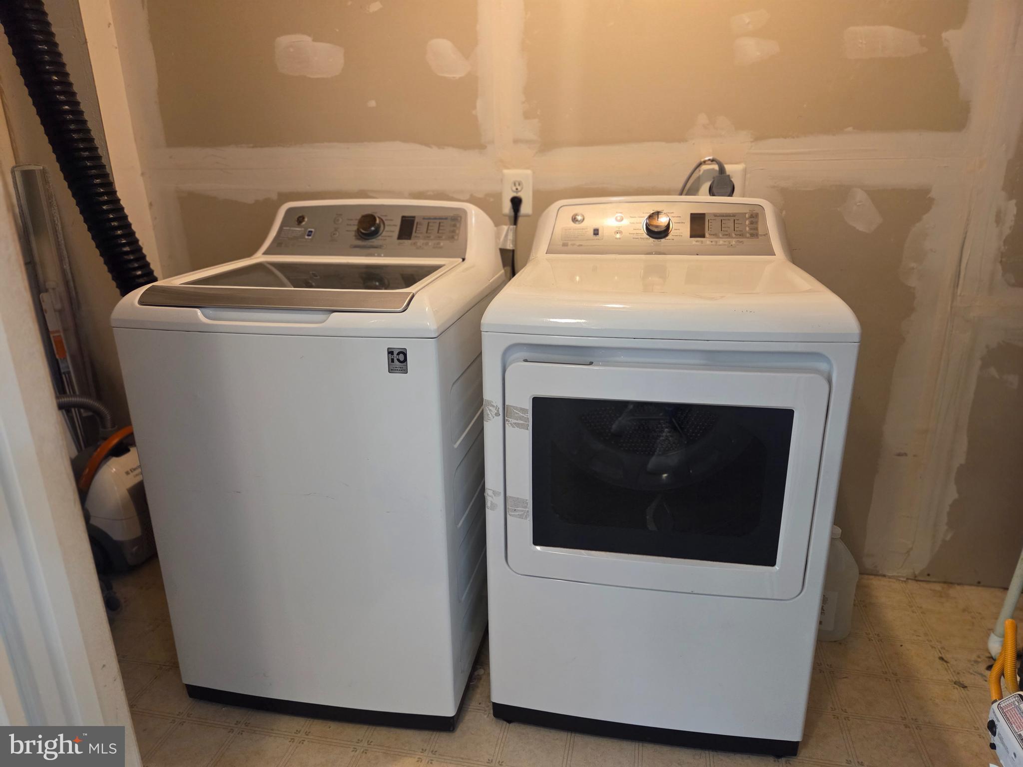 17381 Sligo Loop Dumfries, VA 22026 - Photo 27 of 35 a utility room with dryer and washer