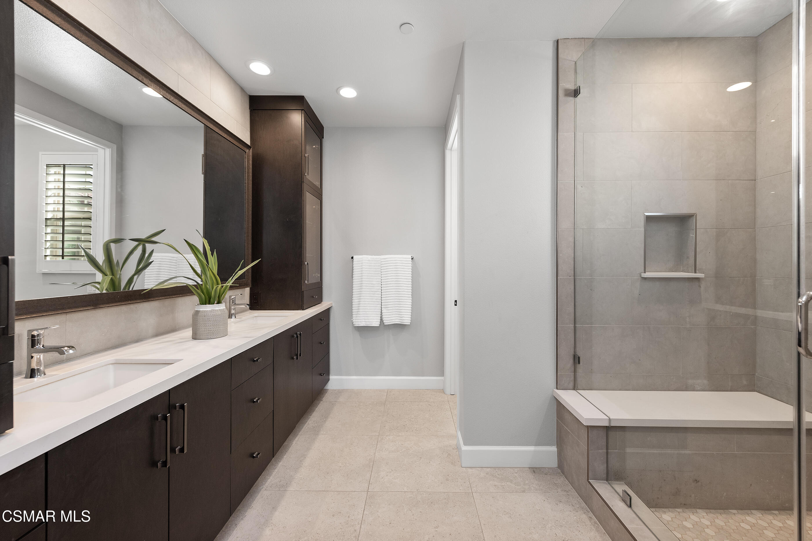 2492 Rondell Road Camarillo, CA 93012 - Photo 14 of 46 2492 Rondell Rd Camarillo-28