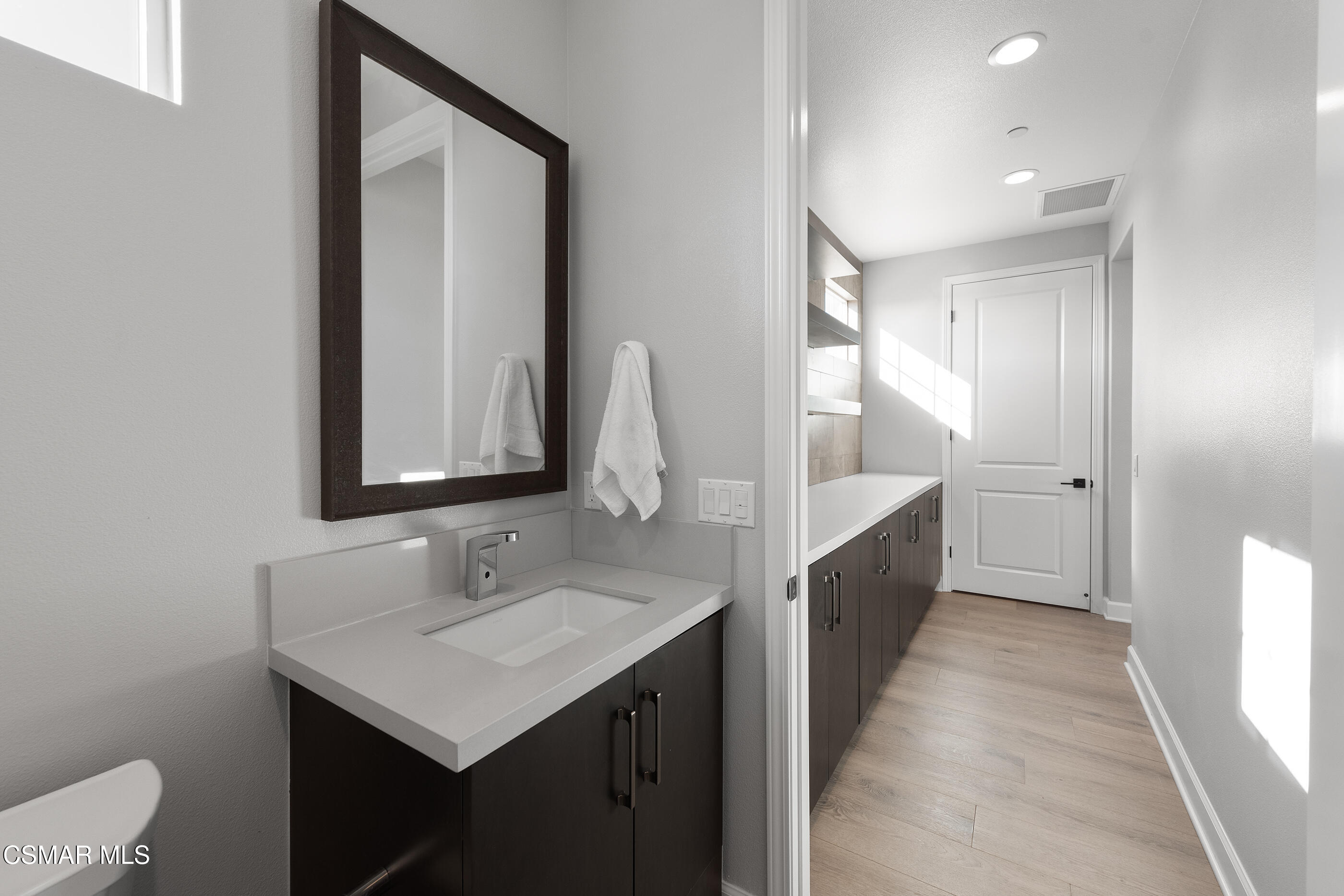 2492 Rondell Road Camarillo, CA 93012 - Photo 24 of 46 2492 Rondell Rd Camarillo-35