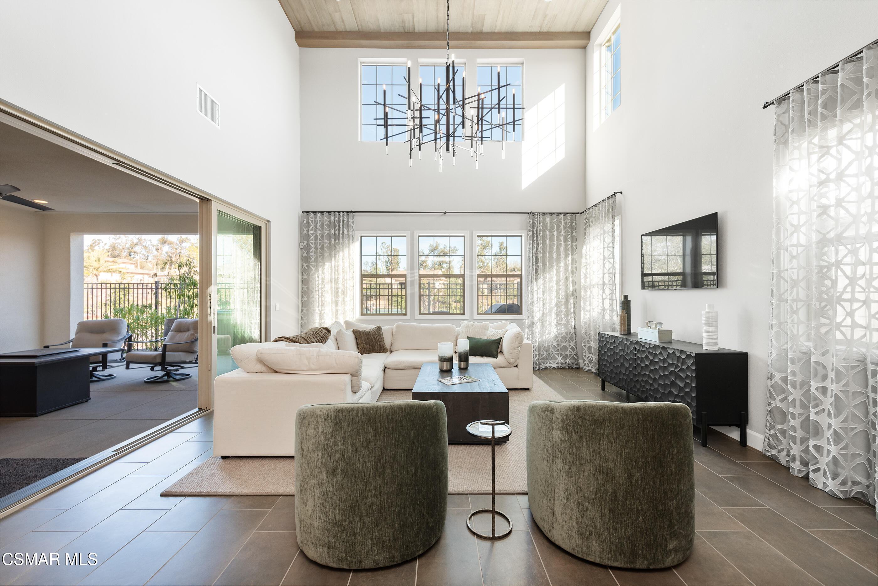 2492 Rondell Road Camarillo, CA 93012 - Photo 4 of 46 2492 Rondell Rd Camarillo-22