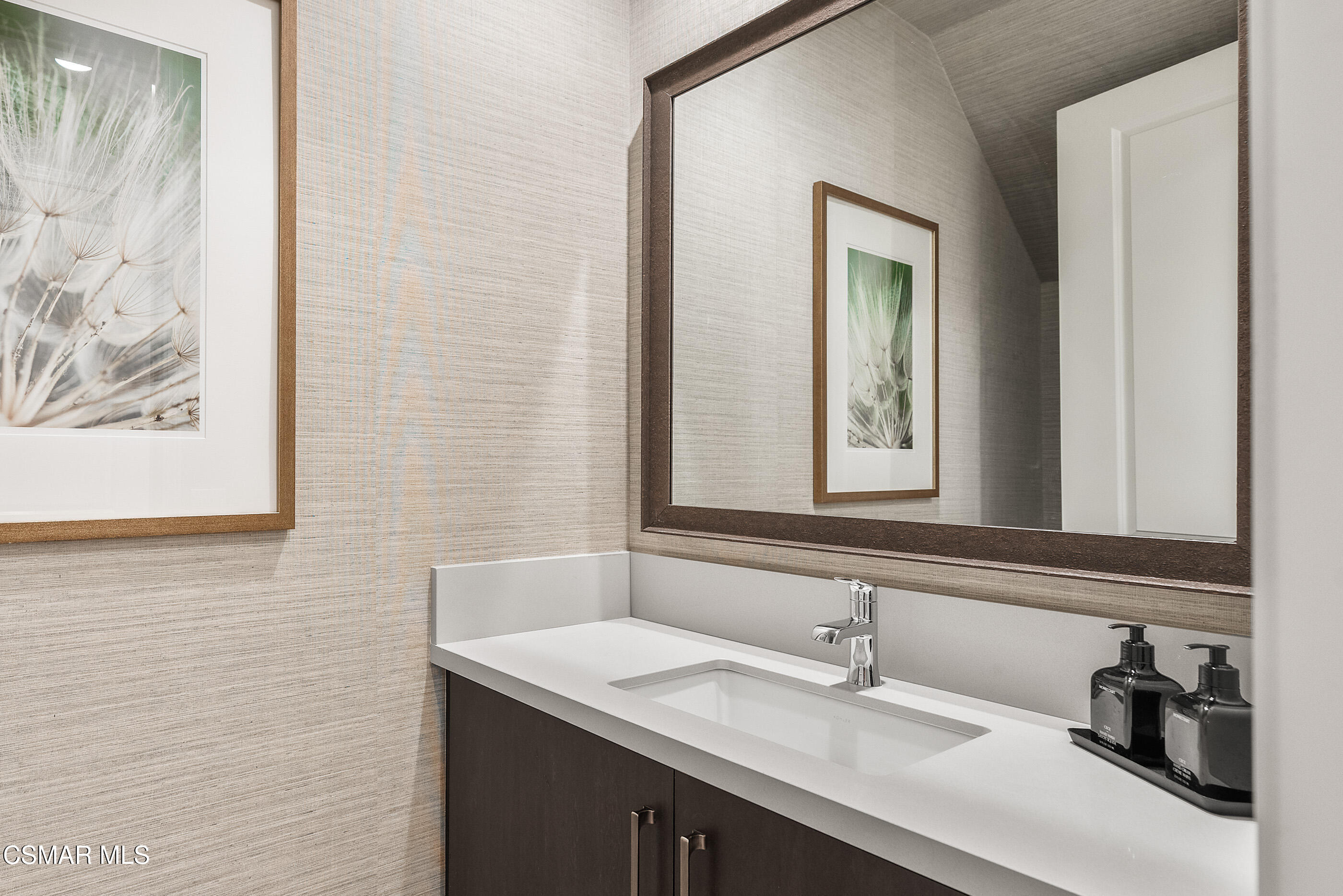 2492 Rondell Road Camarillo, CA 93012 - Photo 9 of 46 2492 Rondell Rd Camarillo-17