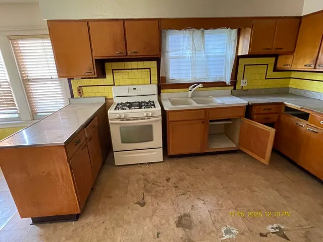 $109,900 | 8545 South Manistee Avenue, Chicago, IL 60617