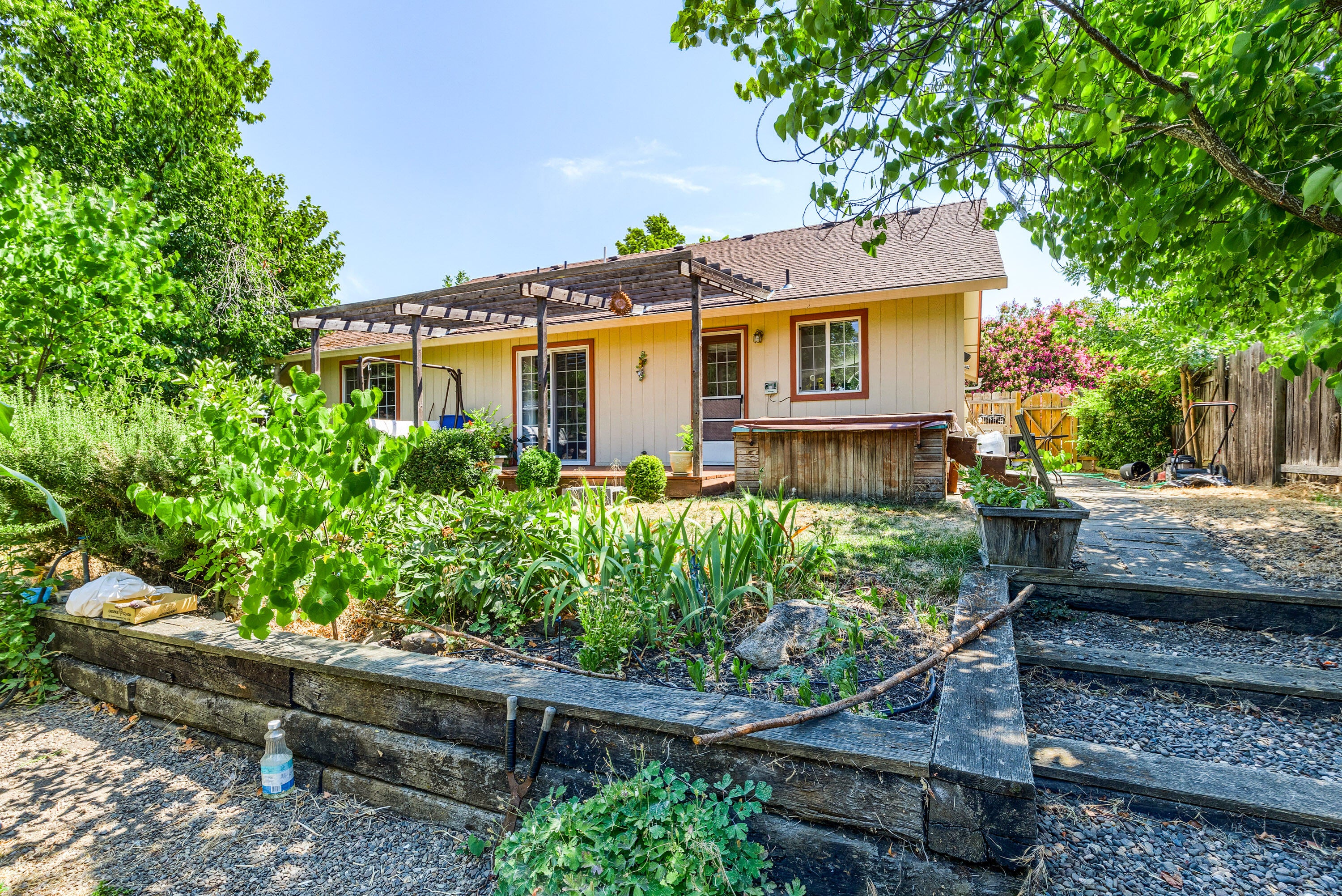 295 Randy Street Ashland, OR 97520 - Photo 21 of 26 RS(31)