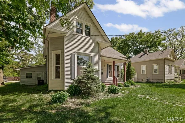 $2,600 | 911 Grand Avenue, Edwardsville, IL 62025