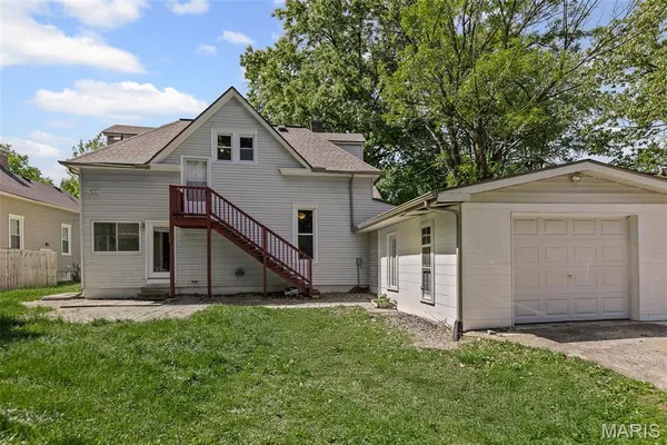 $2,600 | 911 Grand Avenue, Edwardsville, IL 62025