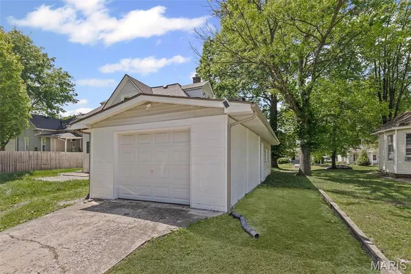 $2,600 | 911 Grand Avenue, Edwardsville, IL 62025