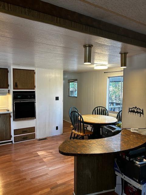 1833 Stringer Gap Road Grants Pass, OR 97527 - Photo 12 of 23 Kitchen seating area between living room and kitchen