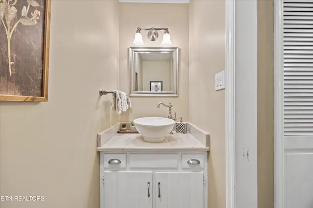 $725,000 | 300 Corby Lane, Knoxville, TN 37934