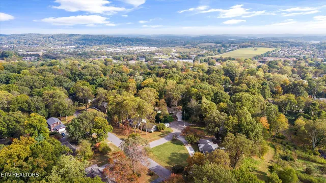 $725,000 | 300 Corby Lane, Knoxville, TN 37934