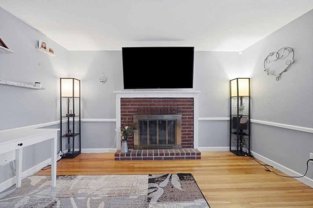 8 Flint Street Chelmsford, MA 01824 - Photo 11 of 34