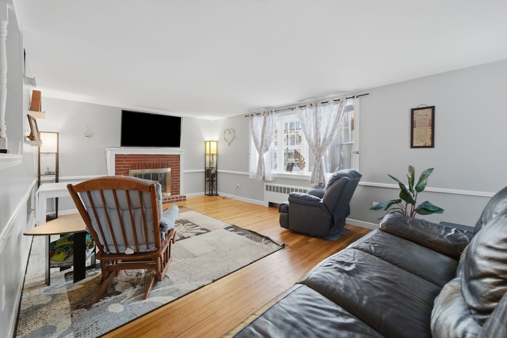 8 Flint Street Chelmsford, MA 01824 - Photo 13 of 34