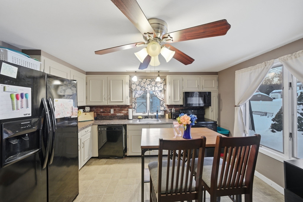 8 Flint Street Chelmsford, MA 01824 - Photo 5 of 34