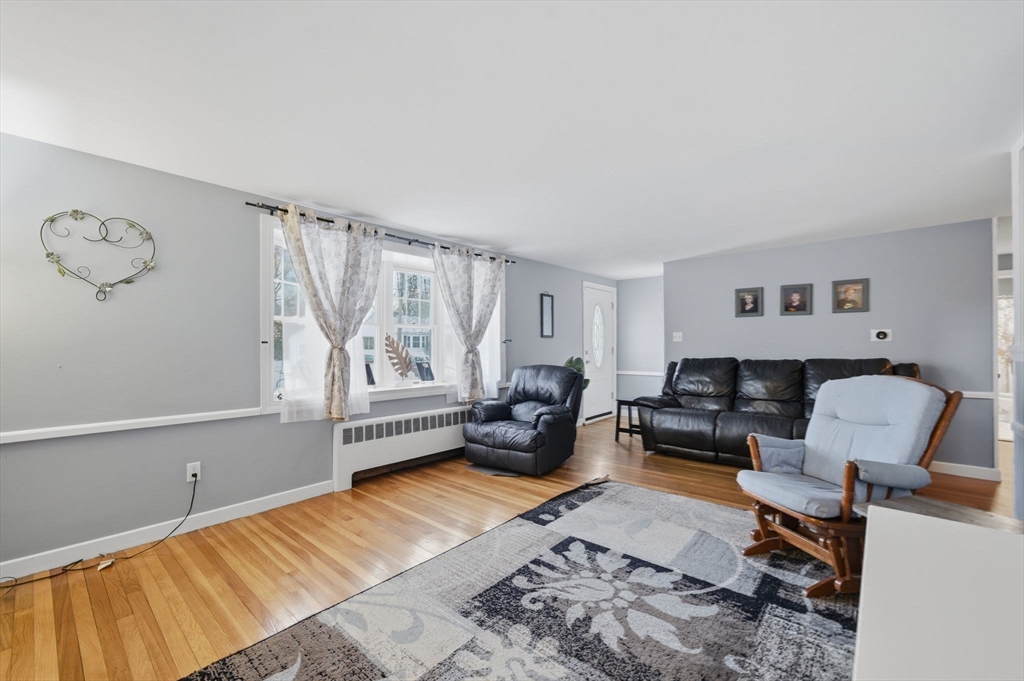 8 Flint Street Chelmsford, MA 01824 - Photo 10 of 34