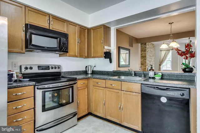 $3,250 | 5730 Evergreen Knoll Court, Alexandria, VA 22303