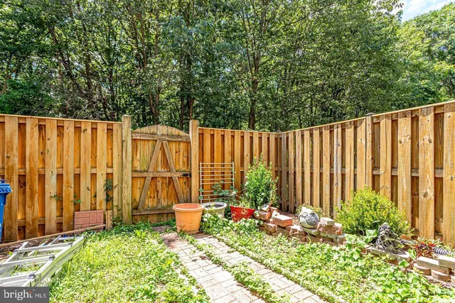 $3,250 | 5730 Evergreen Knoll Court, Alexandria, VA 22303