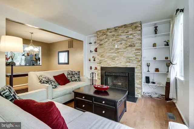 $3,250 | 5730 Evergreen Knoll Court, Alexandria, VA 22303