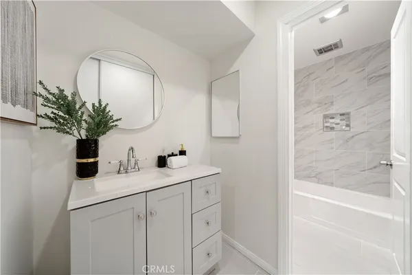 $638,000 | 5674 Windsor Way, Unit 201, Culver City, CA 90230