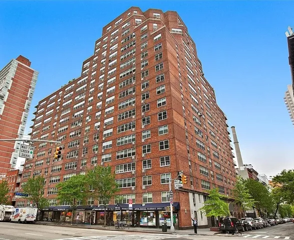 $900,000 | 401 East 74th Street, Unit 10E | Lenox Hill