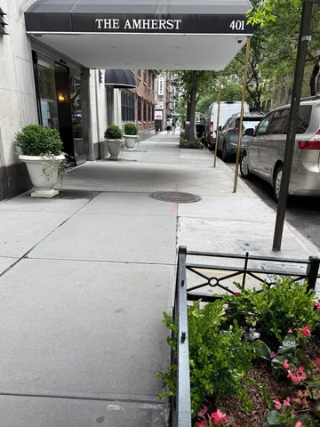 $900,000 | 401 East 74th Street, Unit 10E | Lenox Hill