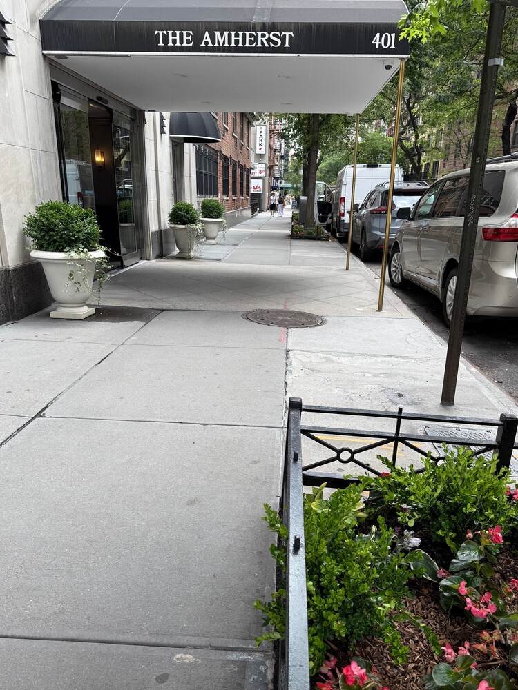 401 East 74th Street, Unit 10E Manhattan, NY 10021 - Photo 16 of 17