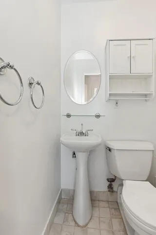 $900,000 | 401 East 74th Street, Unit 10E | Lenox Hill