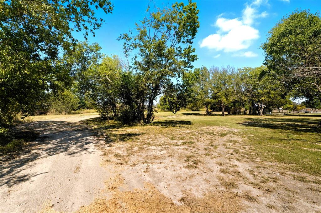 1724 Zagota Crossing Road Terrell, TX 75161 - Photo 20 of 22 View of yard