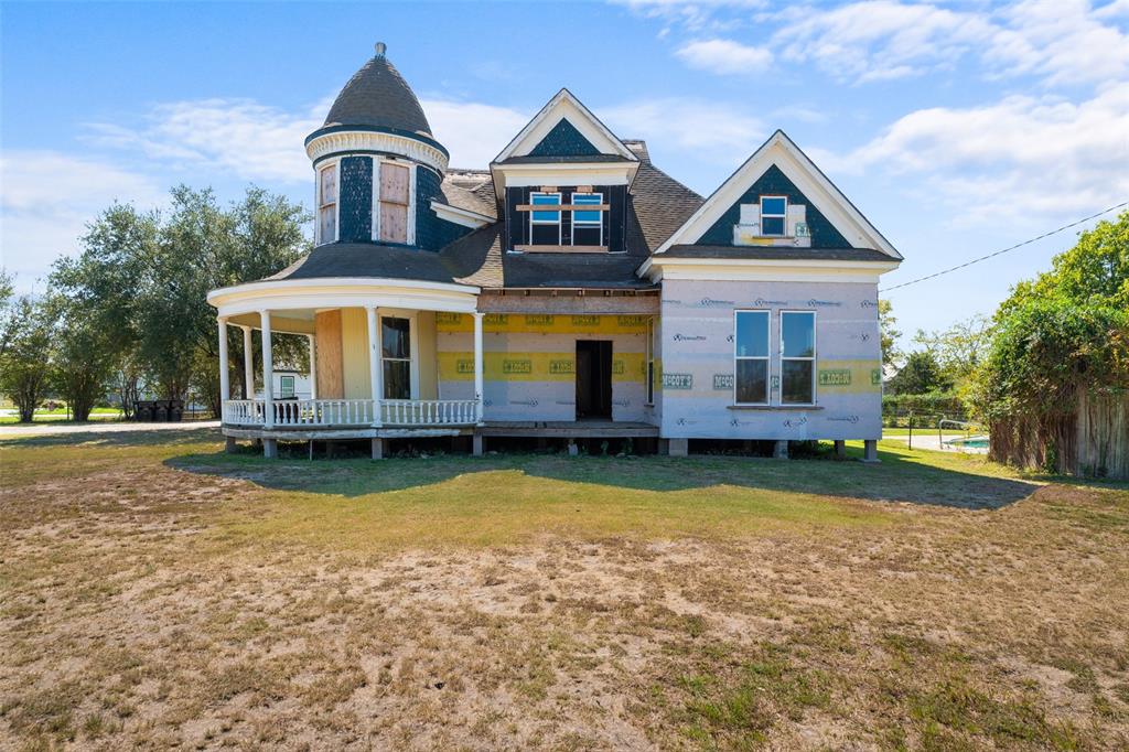 1724 Zagota Crossing Road Terrell, TX 75161 - Photo 4 of 22 View of front of property with a large porch and a front lawn