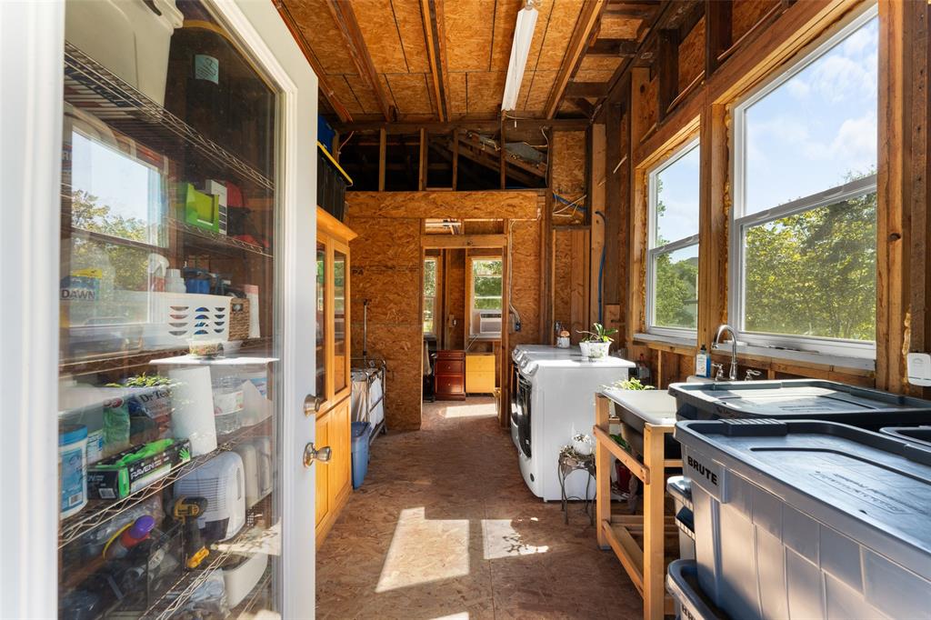 1724 Zagota Crossing Road Terrell, TX 75161 - Photo 9 of 22 Washroom with washing machine and dryer