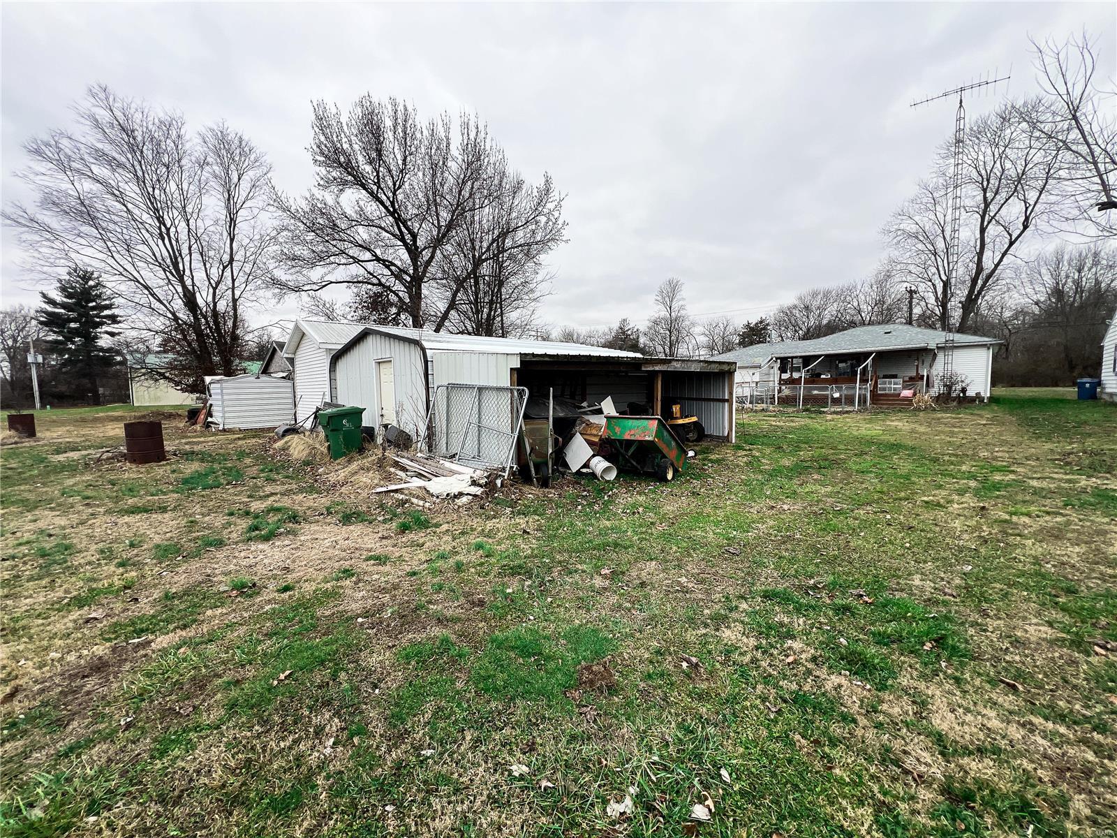 2606 Benton Road Mount Vernon, IL 62864 - Photo 13 of 27 Gallery Image 13