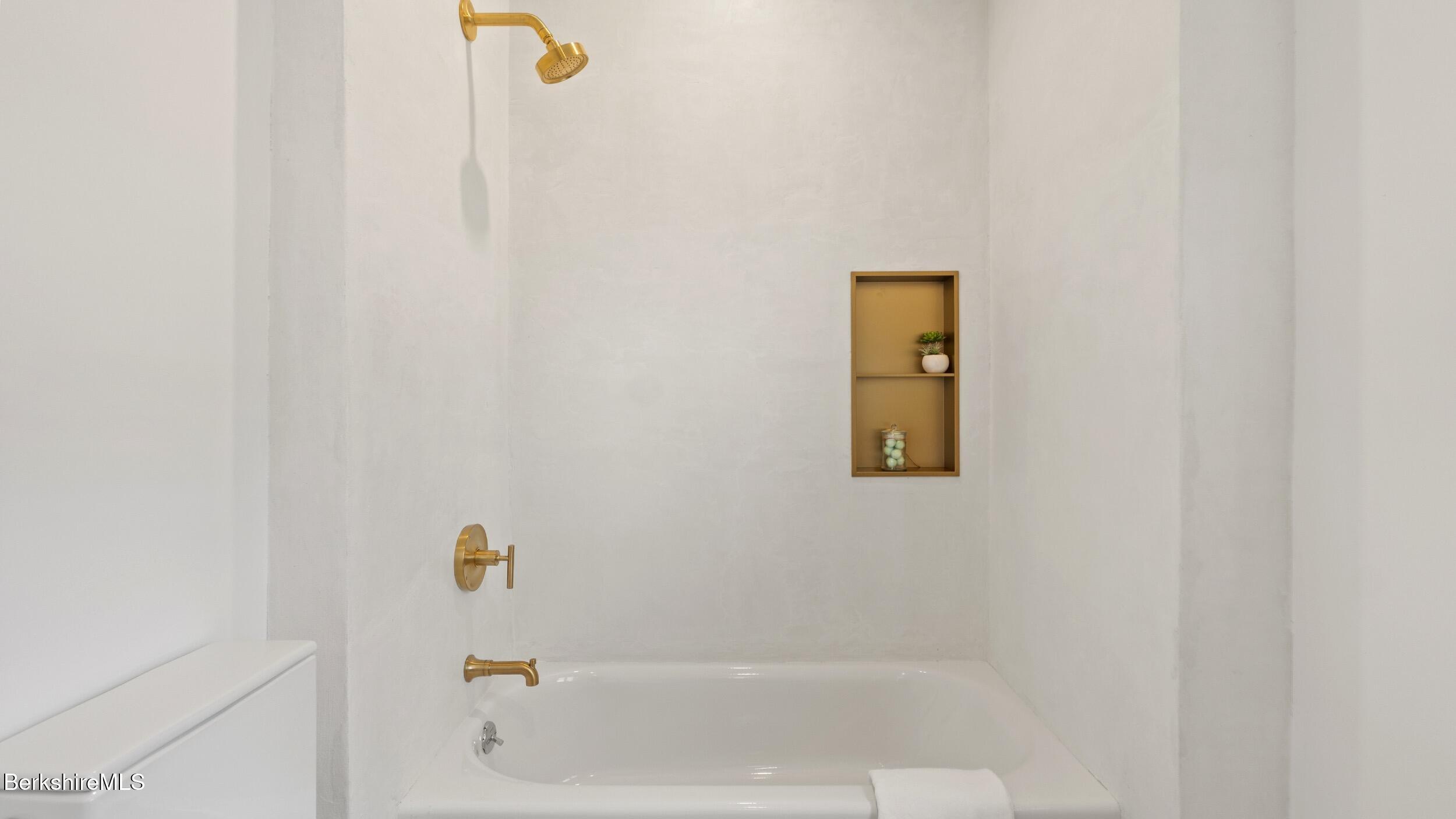 40 East Alford Road West Stockbridge, MA 01266 - Photo 42 of 51 a bathroom with a bathtub