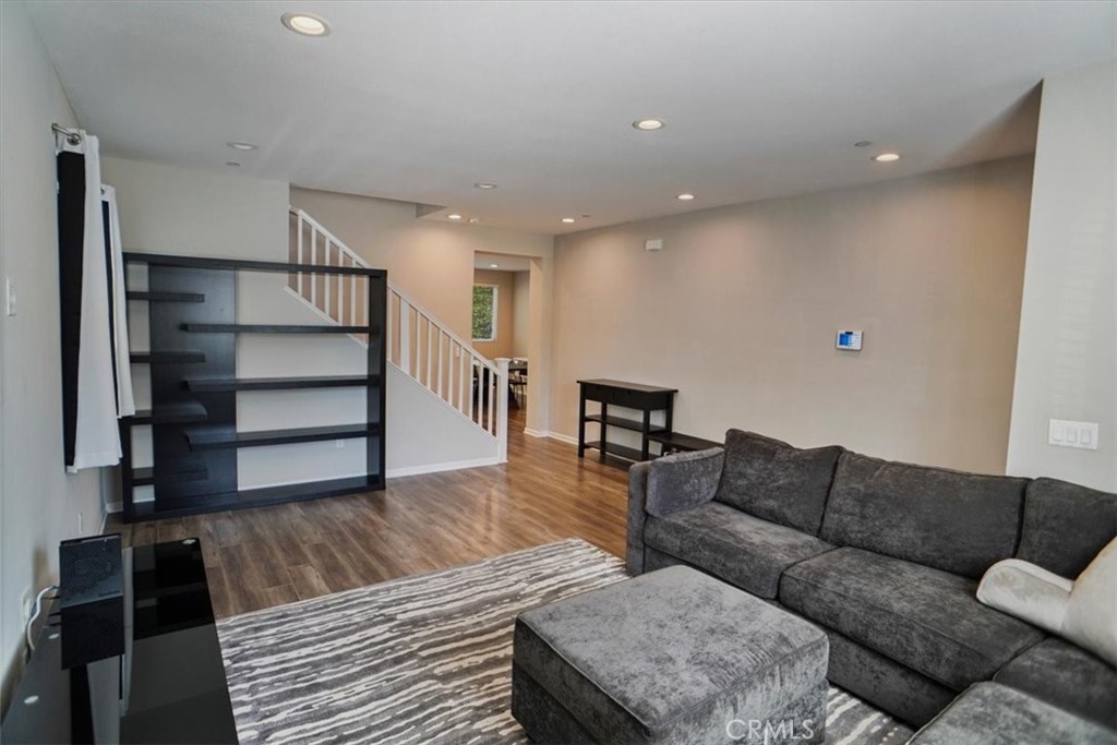 15605 Lilli Way Van Nuys, CA 91406 - Photo 5 of 16 Living Room