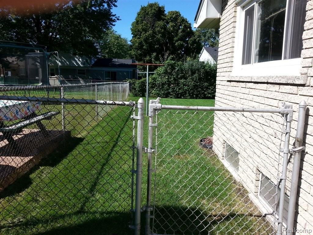 19032 Stonewood Road Riverview, MI 48193 - Photo 22 of 27 2013-09-14 12.20.15.jpg