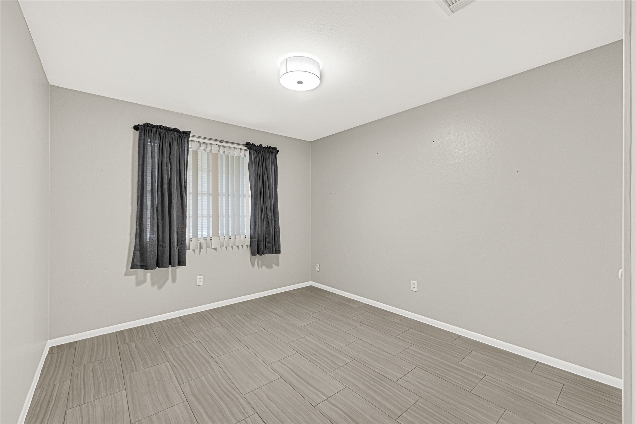 14020 Schroeder Road, Unit 126 Houston, TX 77070 - Photo 17 of 28 Second bedroo