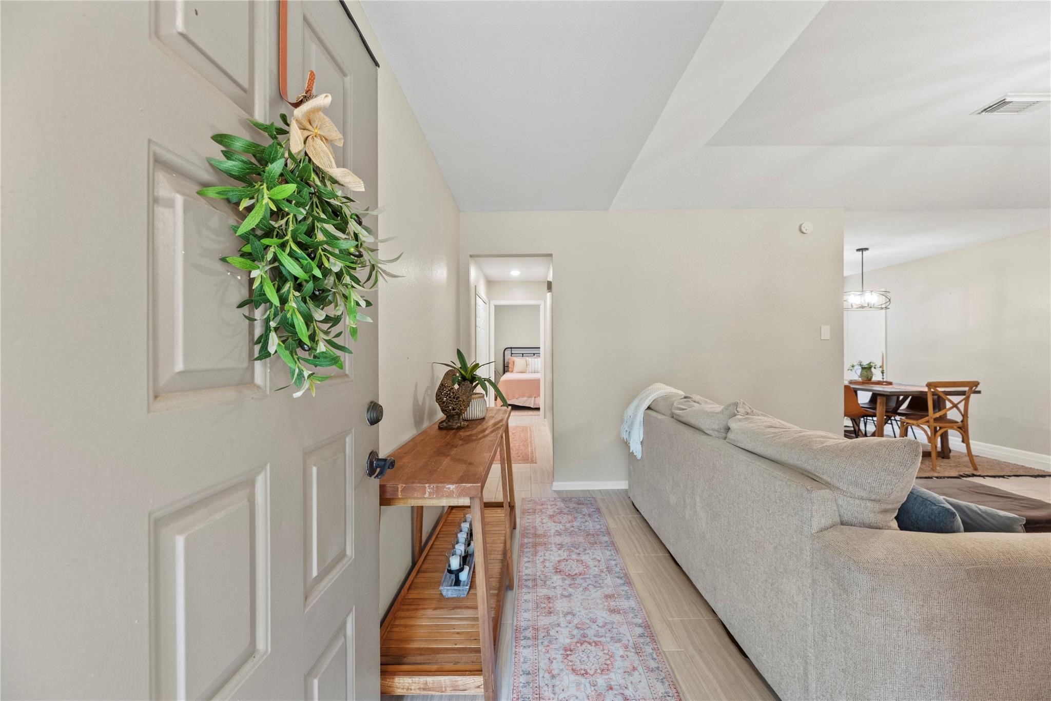 14020 Schroeder Road, Unit 126 Houston, TX 77070 - Photo 2 of 11 FOYER