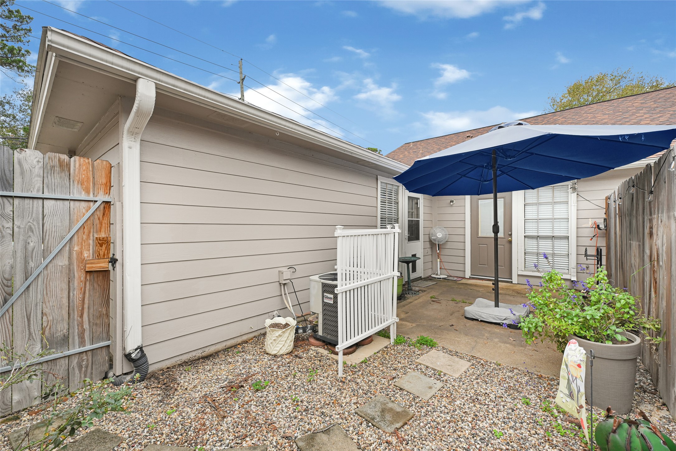 14020 Schroeder Road, Unit 126 Houston, TX 77070 - Photo 25 of 28 Concrete pad and pavers in backyard