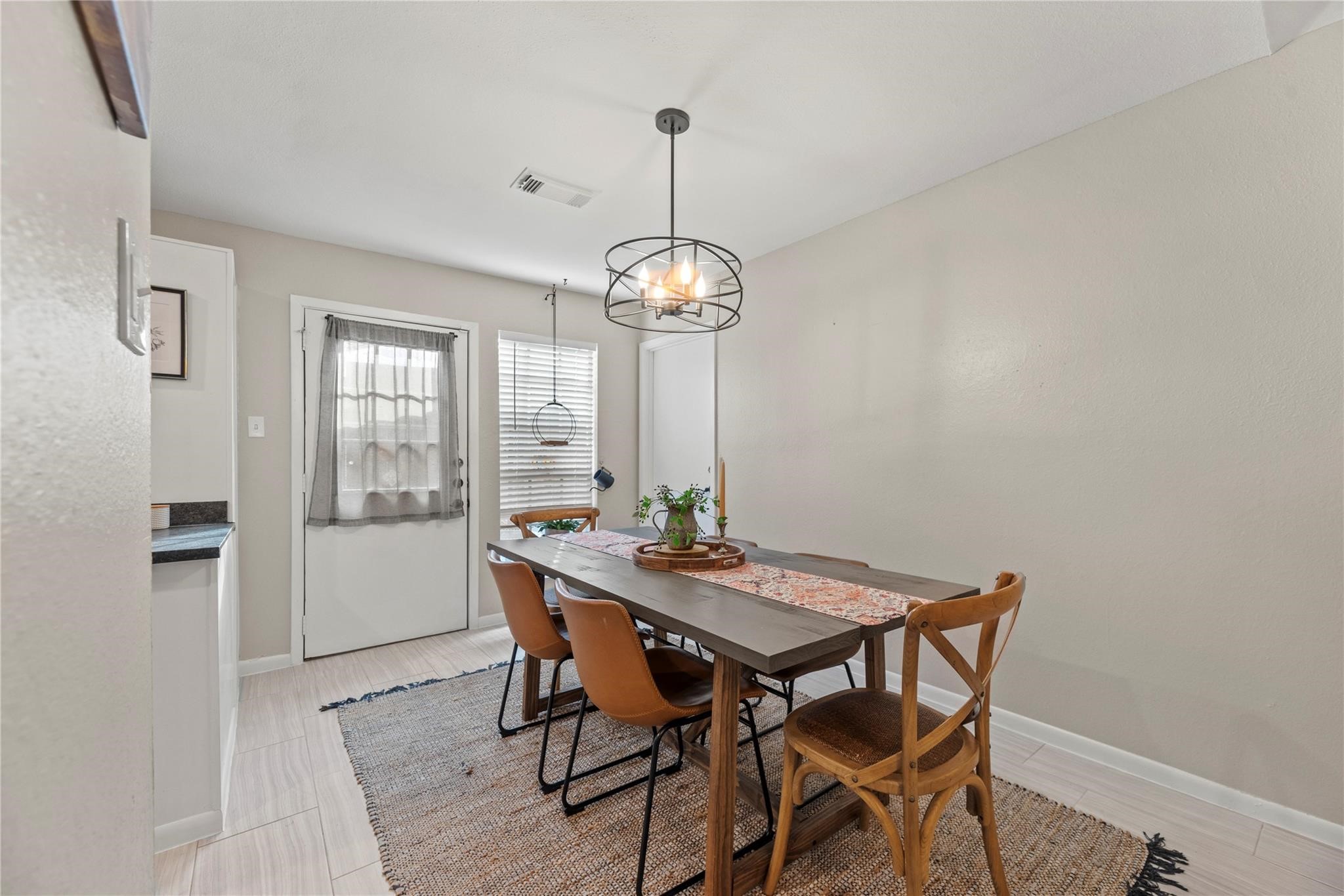 14020 Schroeder Road, Unit 126 Houston, TX 77070 - Photo 3 of 11 SPACIOUS DINING ROOM