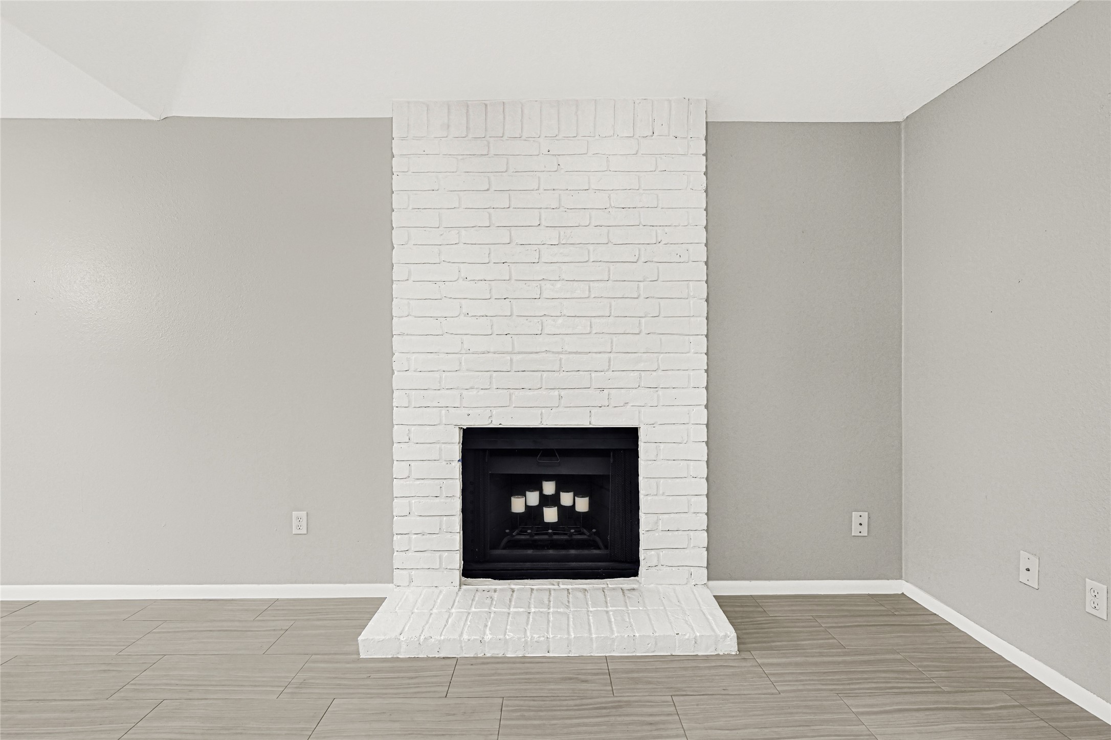 14020 Schroeder Road, Unit 126 Houston, TX 77070 - Photo 5 of 28 Gas log fireplace in family room is perfect for winter nights!