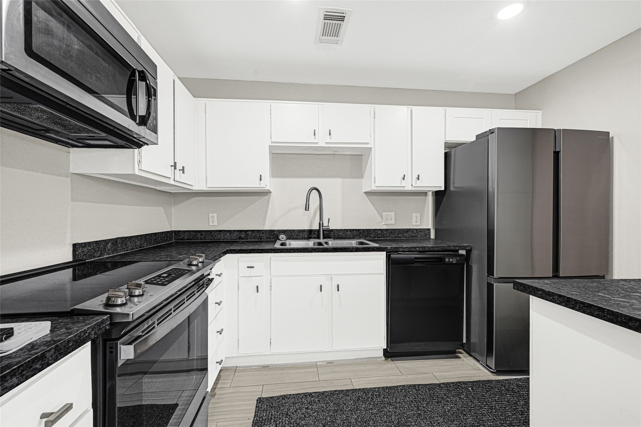 14020 Schroeder Road, Unit 126 Houston, TX 77070 - Photo 6 of 28 ALL KITCHEN APPLIANCES INCLUDED!