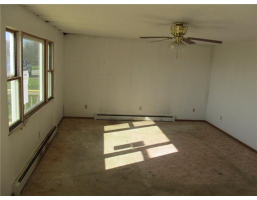 1150 School Road Avonmore, PA 15618 - Photo 5 of 12 Living Room.