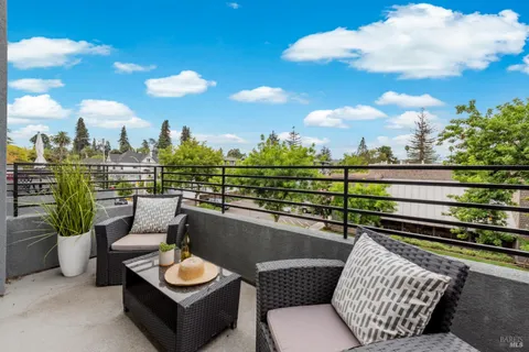$1,045,000 | 1655 2nd Street, Unit 318, Napa, CA 94559