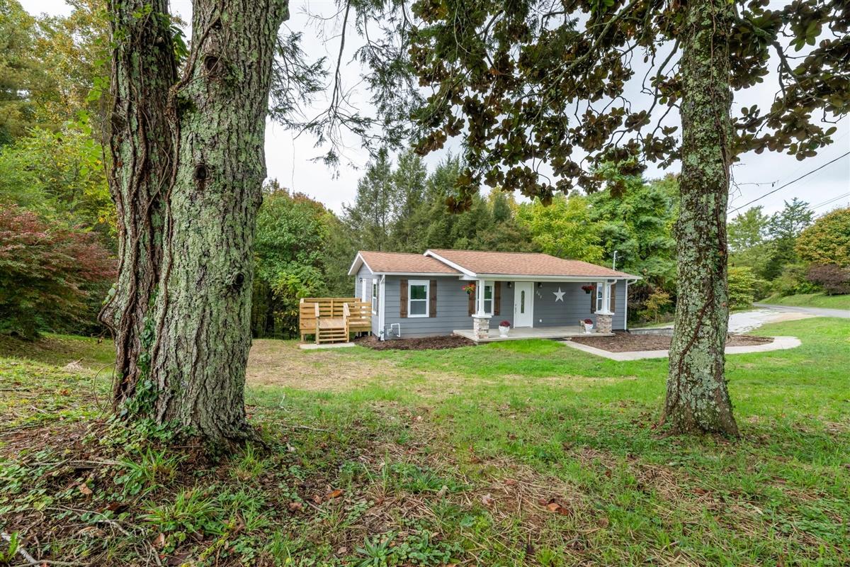 202 Pleasant View Loop Clinton, TN 37716 - Photo 2 of 30 2