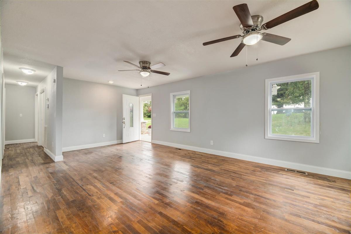 202 Pleasant View Loop Clinton, TN 37716 - Photo 6 of 30 6