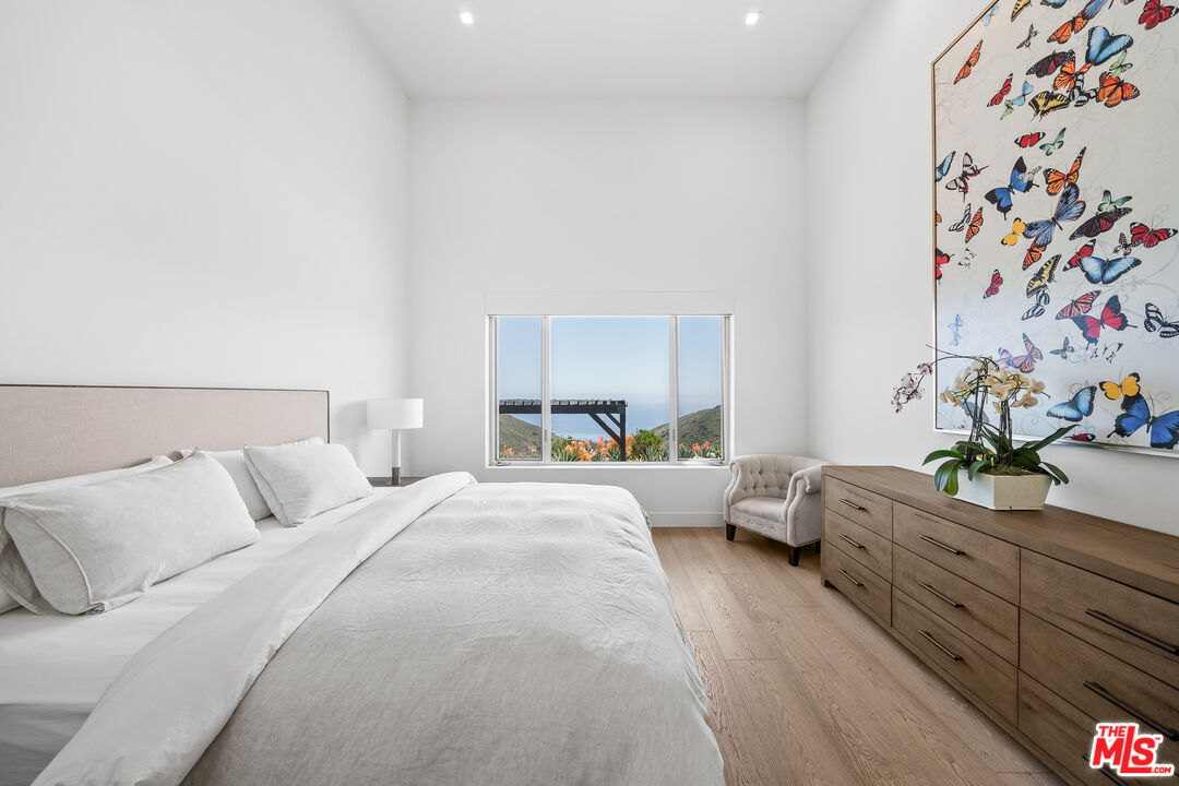 10715 Yerba Buena Road Malibu, CA 90265 - Photo 20 of 32 a bed room with a bed and a dresser
