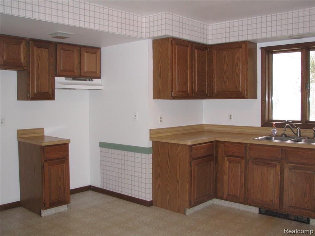 59100 Eight Mile Road South Lyon, MI 48178 - Photo 13 of 23 KITCHEN